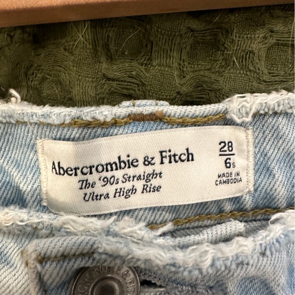 Abercrombie Ultra High Rise Ripped Jeans - Picture 3 of 3